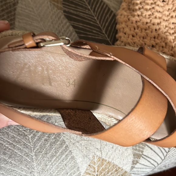 Size 34 Zara leather and jute platform sandal.  US size 4.5. Good condition. - Picture 9 of 12
